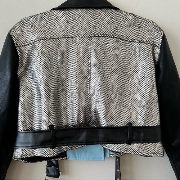 Kate Hewko-Metallic Fine Print Snake Skin Faux Cropped Moto Jacket (Large) - Picture 9 of 16